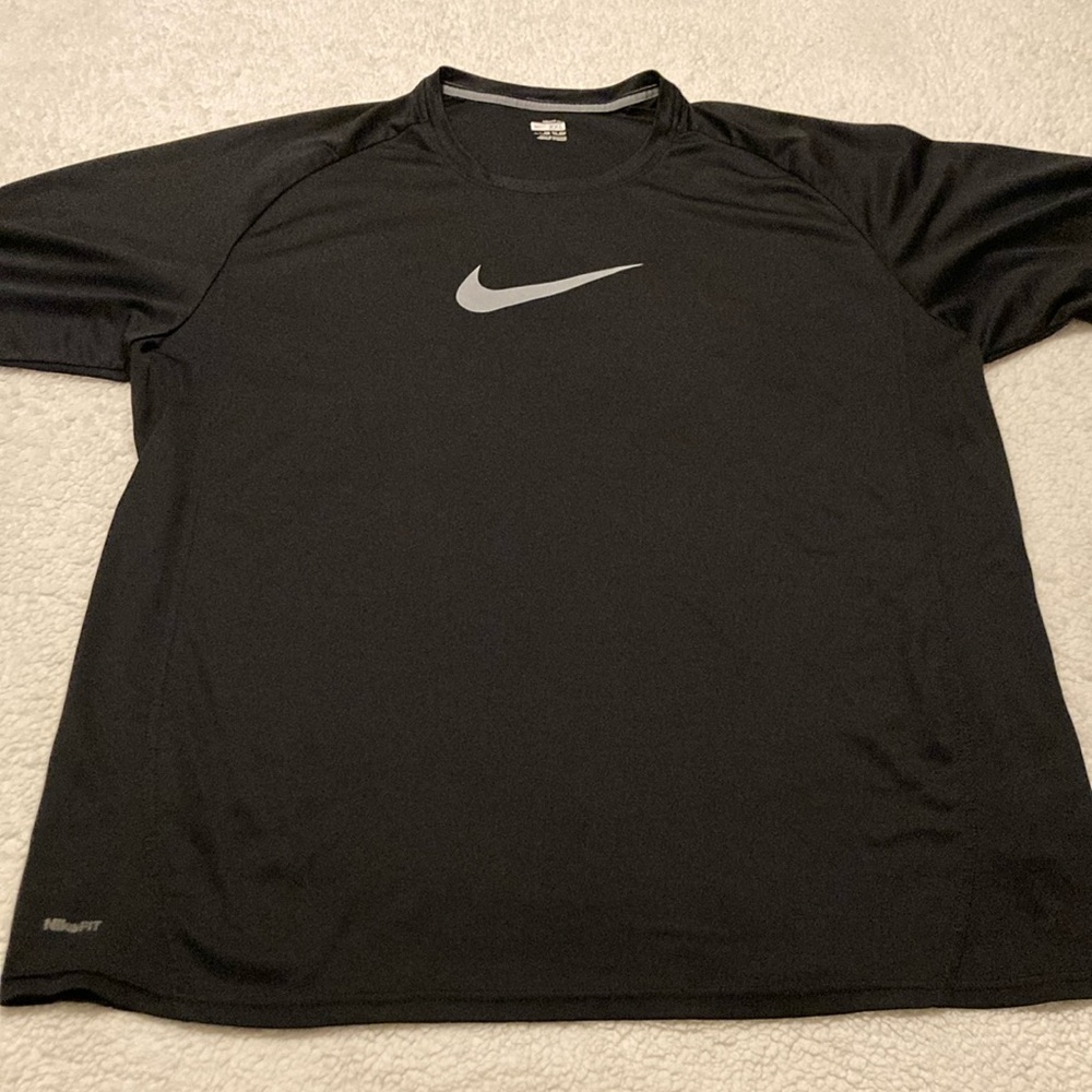 Nike Fit black polyester short sleeve shirt with gray swoosh logo Size XXL